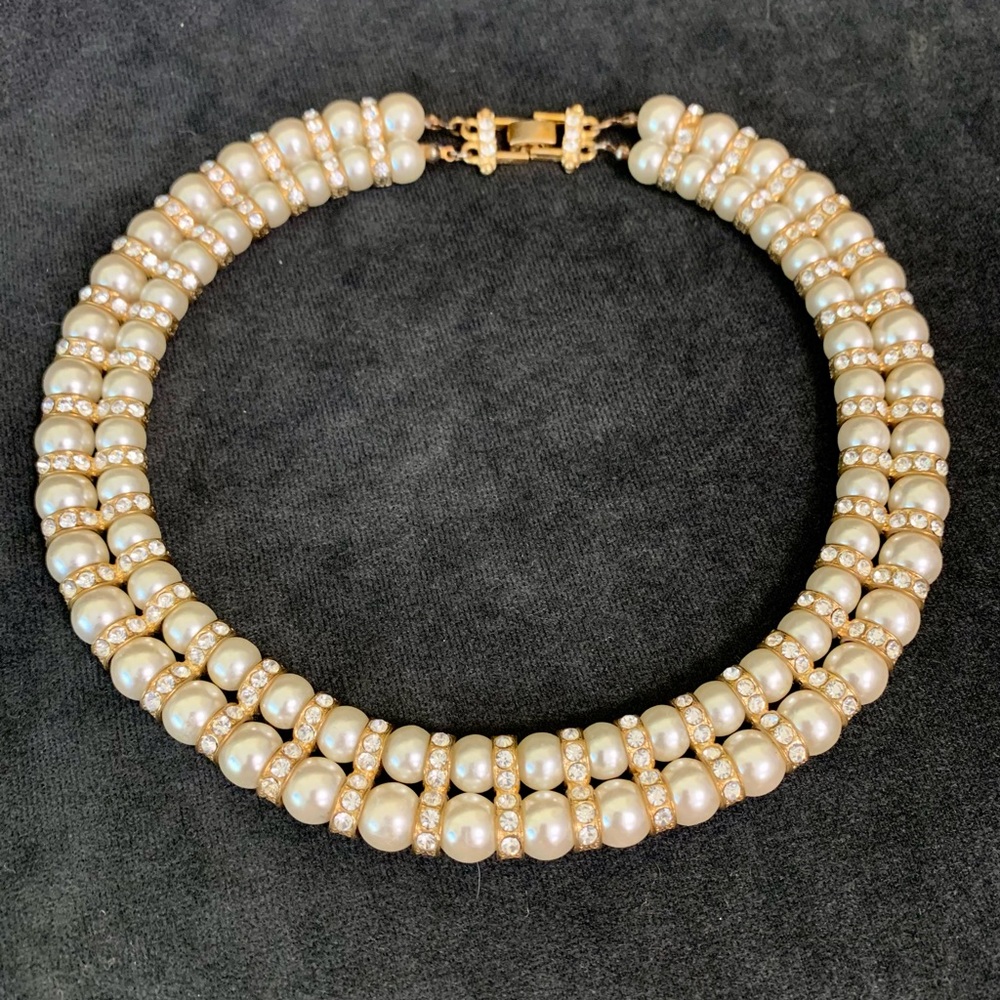 Beautiful pearl, gold and rhinestone necklace